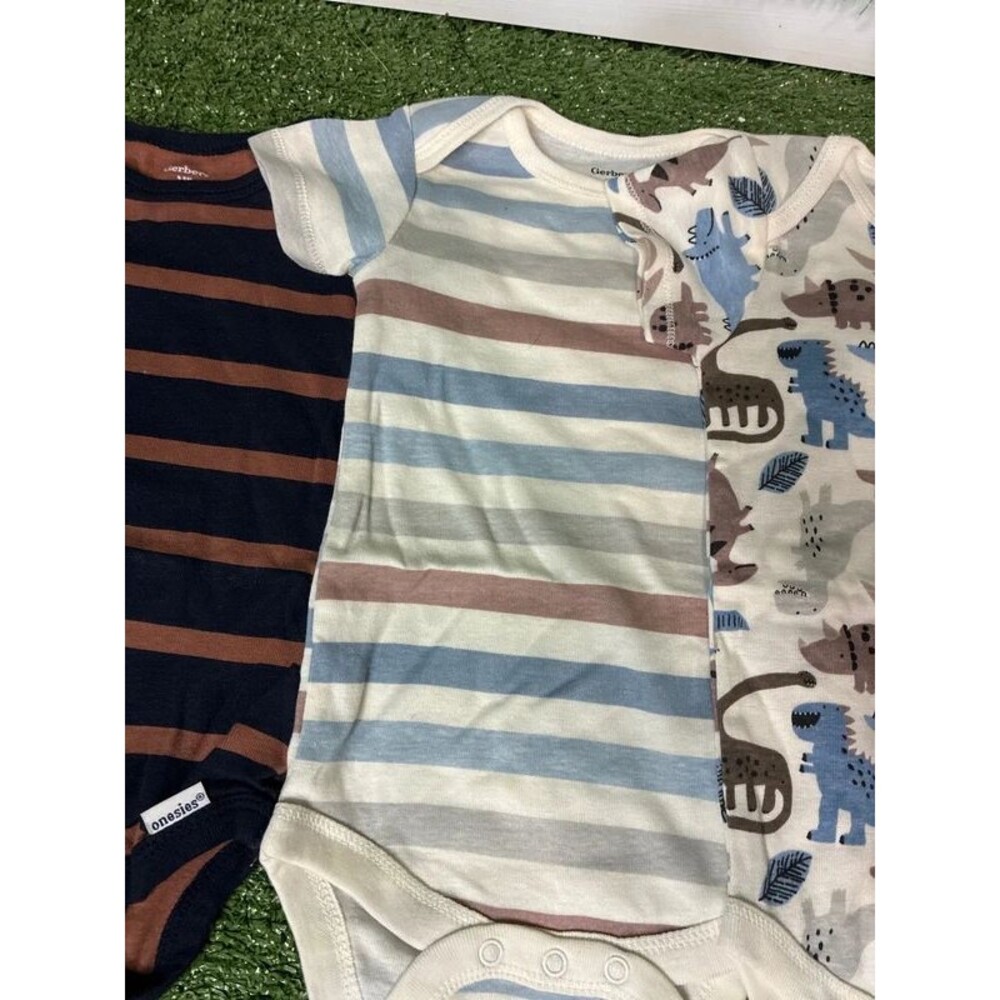 Gerber onesie bundle - Picture 3 of 5